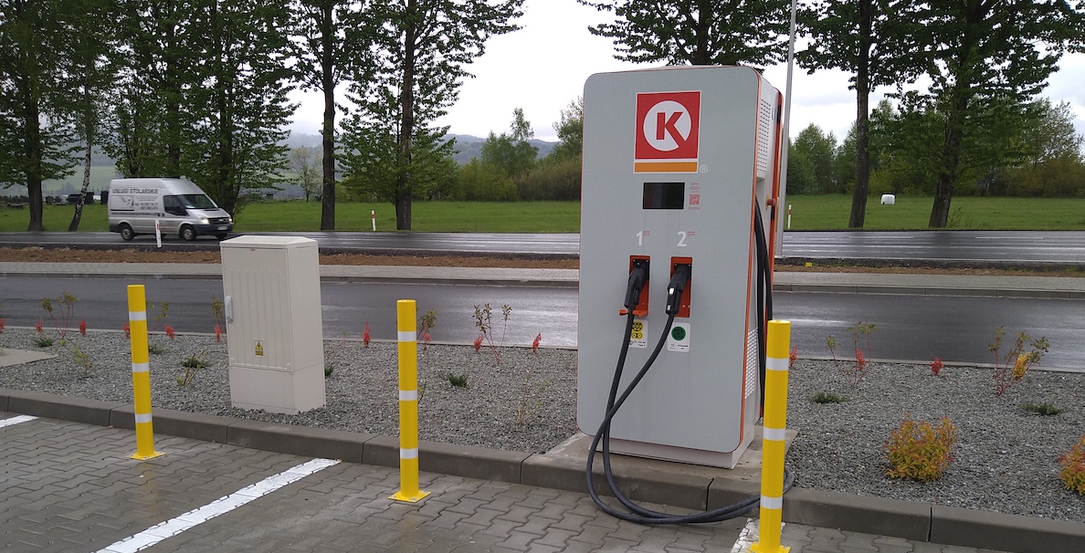 Stacja ładowania samochodów elektrycznych Nowy Targ w Elocity